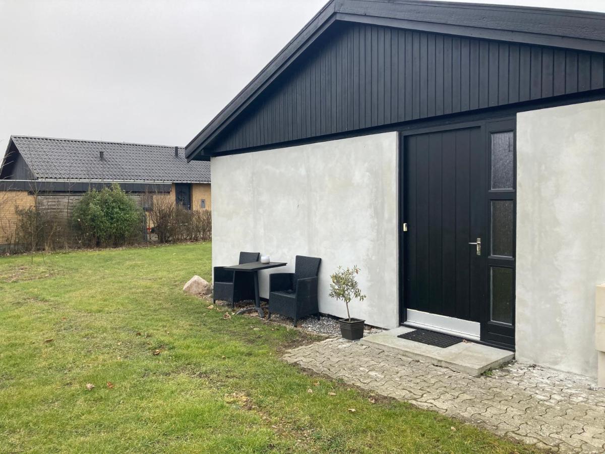 Villa Med Private Vaerelser Delt Badevaerelse/Kokken, Viby Sj. Exteriér fotografie