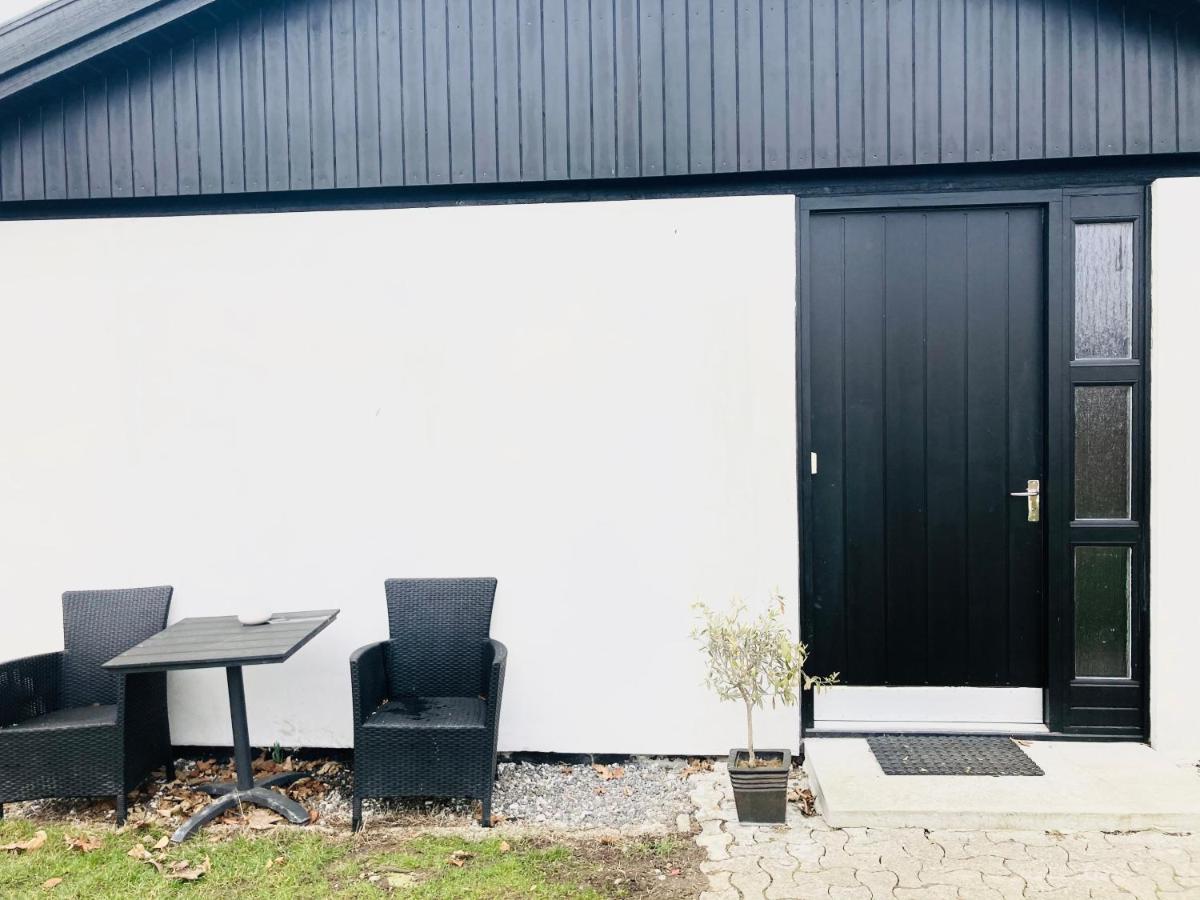 Villa Med Private Vaerelser Delt Badevaerelse/Kokken, Viby Sj. Exteriér fotografie