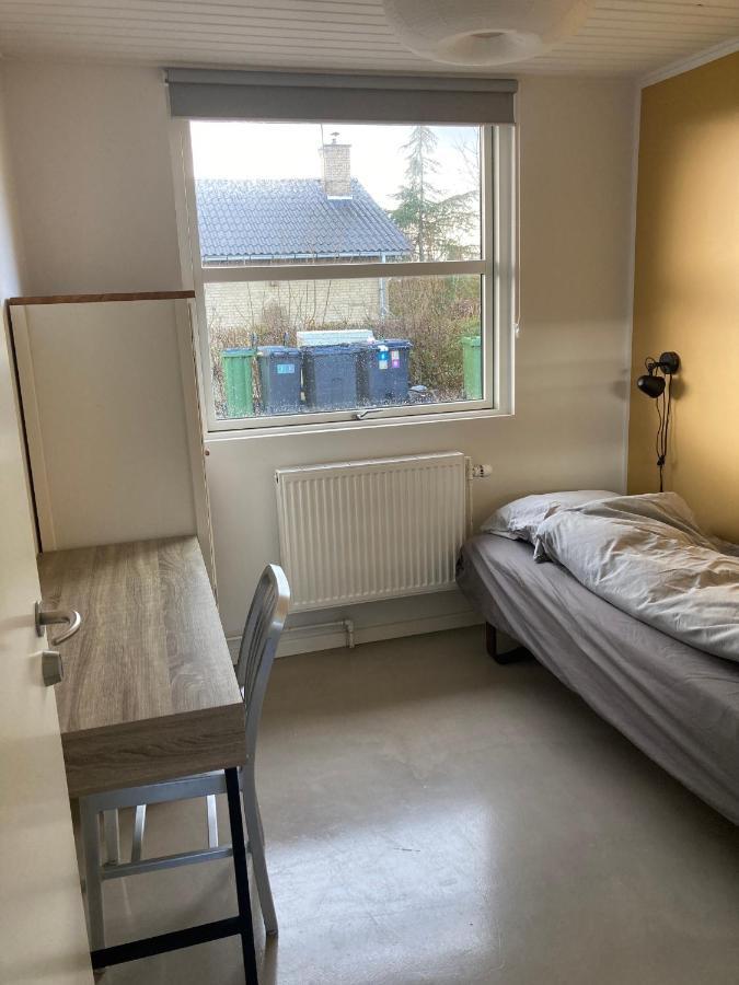 Villa Med Private Vaerelser Delt Badevaerelse/Kokken, Viby Sj. Exteriér fotografie